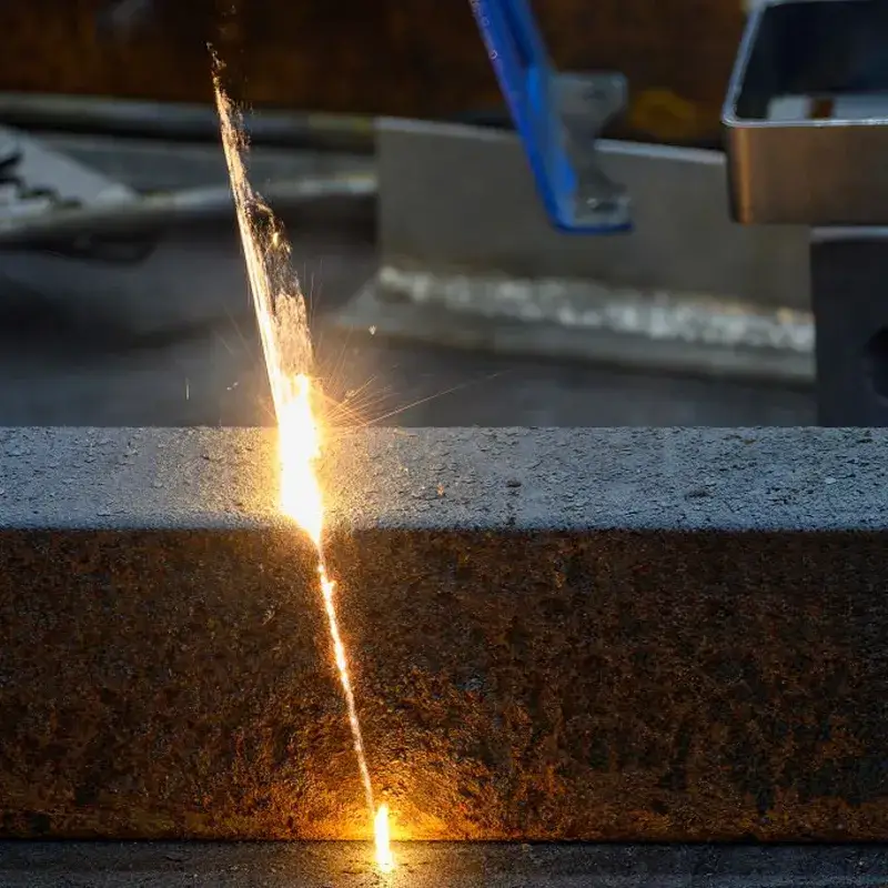 Pre-weld laser degreasing and cleaning on stainless steel