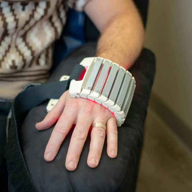 Wearable continuous glucose monitors subjected to cyclic damp heat and body temperature simulation
